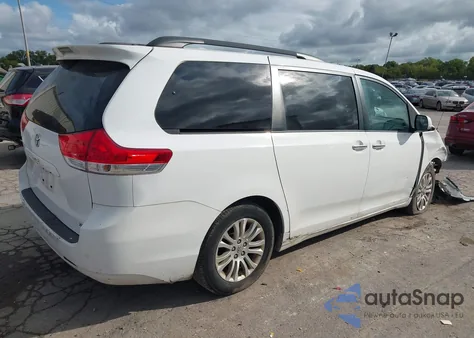 2013 Toyota Sienna Xle V6 8 Passenger z USA, uszkodzony, nr VIN 5TDYK3DCXDS285540